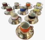 Lote com dez xícaras para café em metal espessurado a prata e porcelana colorida. Medida: Altura 6 cm e Diâmetro 6 cm. 