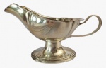 Molheira em metal espessurado a prata. Medidas: Altura 12 cm, Largura 10 cm e Comprimento 22 cm.