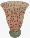 Floreiro em vidro fosco com detalhes em vermelho. Medidas: Altura 20 cm e Diâmetro 12 cm. 