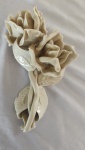 Escultura em porcelana branca representando flores Medida: 15x8.