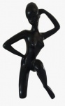 Escultura mexicana em resina representando figura feminina. Obs: com perna quebrada e colada. Medidas: Altura 25 cm, Largura 12 cm e Comprimento 12 cm. 
