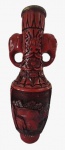 Vaso chinês vintage em laca vermelha esculpido a mão com alças em formato de elefante.