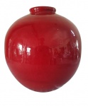Vaso Vietinamita pintado na tonalidade vermelha. Medidas: Altura 30 cm e Diâmetro 30 cm. 