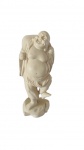 Escultura em resina representando um buda. Obs: falta a madeira da mão. Medida: Altura 20 cm. 