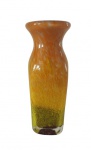 Floreiro em vidro estilo murano na tonalidade laranja e amarelo. Medidas: Altura 20 cm, Largura 6 cm e Comprimento 6 cm.