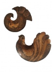 Lote com duas esculturas em cobre para parede representando aves. Medida maior: 16x20.