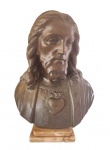 PROF. G. BERGI- Busto em bronze platinado di sagrado coração de Jesus com base me mármore. Peça assinada. Medidas: Altura 40 cm, Largura 20 cm e Comprimento 33 cm.