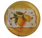 Prato em acrílico com pintura na tonalidade amarela. Medida: Diâmetro 42 cm.