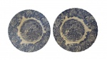 WOODS WARE MADE IN ENGLAND - Par de pratos decorativos em porcelana pintados artesanalmente na tonalidade azul em tema de carruagem. Medida: Diâmetro 23 cm. 