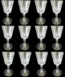 Lote com doze taças em cristal facetado para licor. Medida: Altura 10 cm e Diâmetro 5 cm. 