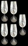 Lote com cinco taças em cristal para vinho do porto com detalhes jateados em tema de uva. Medida: Altura 15 cm e  Diâmetro 4 cm. 