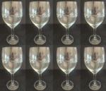 Lote com oito taças em cristal  para vinho branco com lapidação em baixo relevo em tema de folhas . Medida: altura 16 cm diâmetro 6 cm. 