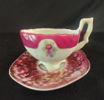 Colecionismo - Xícara  para café em porcelana pintada artesanalmente em tema floral. Medida: altura 4 cm largura 4 cm comprimento 7 cm.