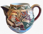SATSUMA- ALeiteira em porcelana ( casca de ovo) pintado artesanalmente em alto relevo com detalhes em dourado. Medida: altura 10 cm diâmetro 10 cm.