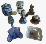 Lote com oito peças pequenas em porcelana diversas. Medida maior: altura 9 cm diâmetro 7 cm. 