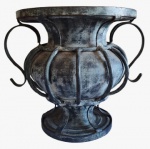 Vaso ânfara em ferro fundido estilo rústico europeu com acabamento em pátina envelhecida. Medida: altura 35 cm diâmetro 35 cm.