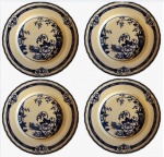 ALFRED ENGLAND MEAKIN- JESMONDE- Lote com 4 pratos para sobremesa em porcelana inglesa com pintura estilo azul borrão na tonalidade azul em tema floral. Medida: diâmetro 18 cm.