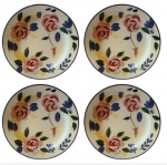 POTTER & SMITH- Lote com quatro pratos em porcelana pintado artesanalmente em tema floral. Medida: diâmetro 28 cm.