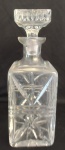 BOÊMIA -Garrafa para whisky em cristal com lapidação em baixo relevo. Medida: altura 22 cm largura 8 cm comprimento 8 cm. 