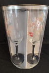 Conjunto de taças em vidro  acompanhando dois castiçais em vela. Medida: altura 20 cm diâmetro 6 cm. 