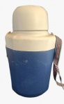 Antiga garrafa térmica para água em perfeito estado de conservação. Medida:  altura 30 cm largura 10 cm comprimento 15 cm. 