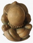 Escultura em madeira esculpida artesanalmente representando buda chorão. Medida: altura 30 cm largura 25 cm comprimento 30 cm