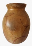 Vaso em cerâmica pintado artesanalmente. Medida: altura 35 cm diâmetro 25 cm. 