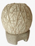Luminária de mesa com base em pedra e cúpula em papel marchê. Medida: altura 20 cm diâmetro 15 cm. 