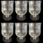 Lote com seis taças em cristal Saint Louis para vinho tinto. Medida: altura 11 cm  diâmetro 7 cm. 