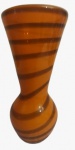 Floreira em vidro estilo murano na tonalidade laranja. Medida: altura 25 cm diâmetro 10 cm. 