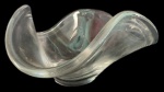 Centro de mesa em grosso cristal translúcido. Medidas: 14 cm de altura e 25 cm de diâmetro.