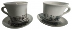 Lote com 2 xícaras em porcelana com detalhes florais. Medidas: 10 cm de altura e 10 cm de diâmetro.