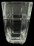 Floreiro em fino cristal com lapidação em baixo relevo. Medidas: 13 cm de altura, 7 cm de largura e 7 cm de comprimento.