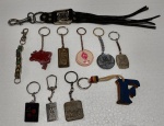 LOTE COM 11 CHAVEIROS ANTIGOS