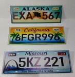 LOTE COM 3 PLACAS DECORATIVAS - ESTILO AUTOMOTIVO - MEDINDO 30 X 10 CM CADA