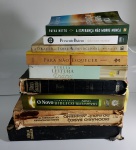 LOTE COM 10 LIVROS DIVERSSOS - DICIONÁRIO - BÍBLIA E LIVROS - MARCAS DO TEMPO