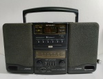 SHARP - DIGITAL SOUND CD - X BASS 2 - WAY - SPEAKEER SYSTEM - MADE IN MALAYSIA - MODELO WQ - CH600 (GY) - 6 EM 1- A/C 110 - 60Hz  25W - NO ESTADO - NÃO TESTADO
