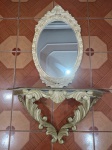 CONSOLE COM ESPELHO - ESPELHO  75 X 43 CM - CONSOLE/APARADOR 84 X 43 CM - MARCAS DO TEMPO - MADEIRA COM PATINA DOURADA