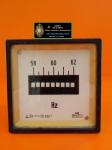 FREQUENCÍMETRO DE LÂMINAS 58.A 62 Hz - 220V- HARTMANN - BRAUN - NÃO TESTADO - MEDINDO 8.5 X 7 X 7 CM -