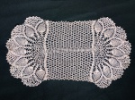 CENTRO DE MESA FEITO CROCHÊ ARTESANAL - MEDINDO 67 X 37 CM
