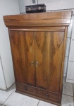 ANTIGO ORATÓRIO ORIENTAL - DIVERSOS COMPARTIMENTOS - COM MARCAS DO TEMPO - NO ESTADO - MEDINDO 107 X 70 X 43 CM - PARA RETIRAR NO CAMBUCI
