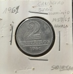 BRASIL  Série Alumínio  Base Catálogo Amigo 2024, 1 moeda SOBERBA, 2 Cruzeiros, Anverso Brasão da República, AV291, 1961