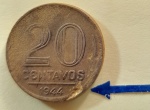 BRASIL  República Base Catálogo Amigo 2024, 01 moeda BC/MBC, 20 Ctvs, Mudança Reis/Cruzeiro(1), Bronze Alumínio, Getúlio Vargas, AV188, 1944 sem sigla. Anomalia: Reverso com cunho quebrado, e anverso falhado conforme imagem.