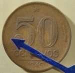 BRASIL  República Base Catálogo Amigo 2024, 01 moeda BC/MBC, 50 Ctvs, Mudança Reis/Cruzeiro(1), Bronze Alumínio, Getúlio Vargas, AV198, 1945 sem sigla. Anomalia: falta do colchete na frente do 50, conforme imagem.