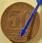 BRASIL  República Base Catálogo Amigo 2024, 01 moeda BC/MBC, 50 Ctvs, Mudança Reis/Cruzeiro(1), Bronze Alumínio, Getúlio Vargas, AV200, 1947 sem sigla. Anomalia: cunho quebrado no reverso, conforme imagem.