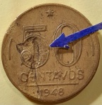 BRASIL  República Base Catálogo Amigo 2024, 01 moeda BC/MBC, 50 Ctvs, Brasileiros Ilustres(3), Bronze Alumínio, Eurico Gaspar Dutra, AV219, 1948 sem sigla. Anomalia: cunho quebrado no reverso, conforme imagem