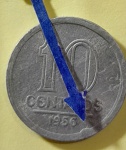 BRASIL  República Base Catálogo Amigo 2024, 01 moeda MBC, 10 Centavos, Brasão de Armas, Alumínio, AV265, 1956. Anomalia: cunho quebrado no  reverso bordo inferior, conforme imagem.