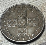 REP PORTUGUESA, 1975- 1 ESCUDO. , EXCELENTE MOEDA PARA ABRILHANTAR AINDA MAIS SUA COLEÇÃO.