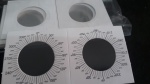 10 UNIDADES DE COIN HOLDER AUTOCOLANTE ANGULAR. 27MM, (PACOTINHO CONTÉM 10 UNIDADES)