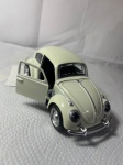 MINIATURA NOVA COMO MOSTRA IMAGEM , MEDINDO 12 CM . FUSCA